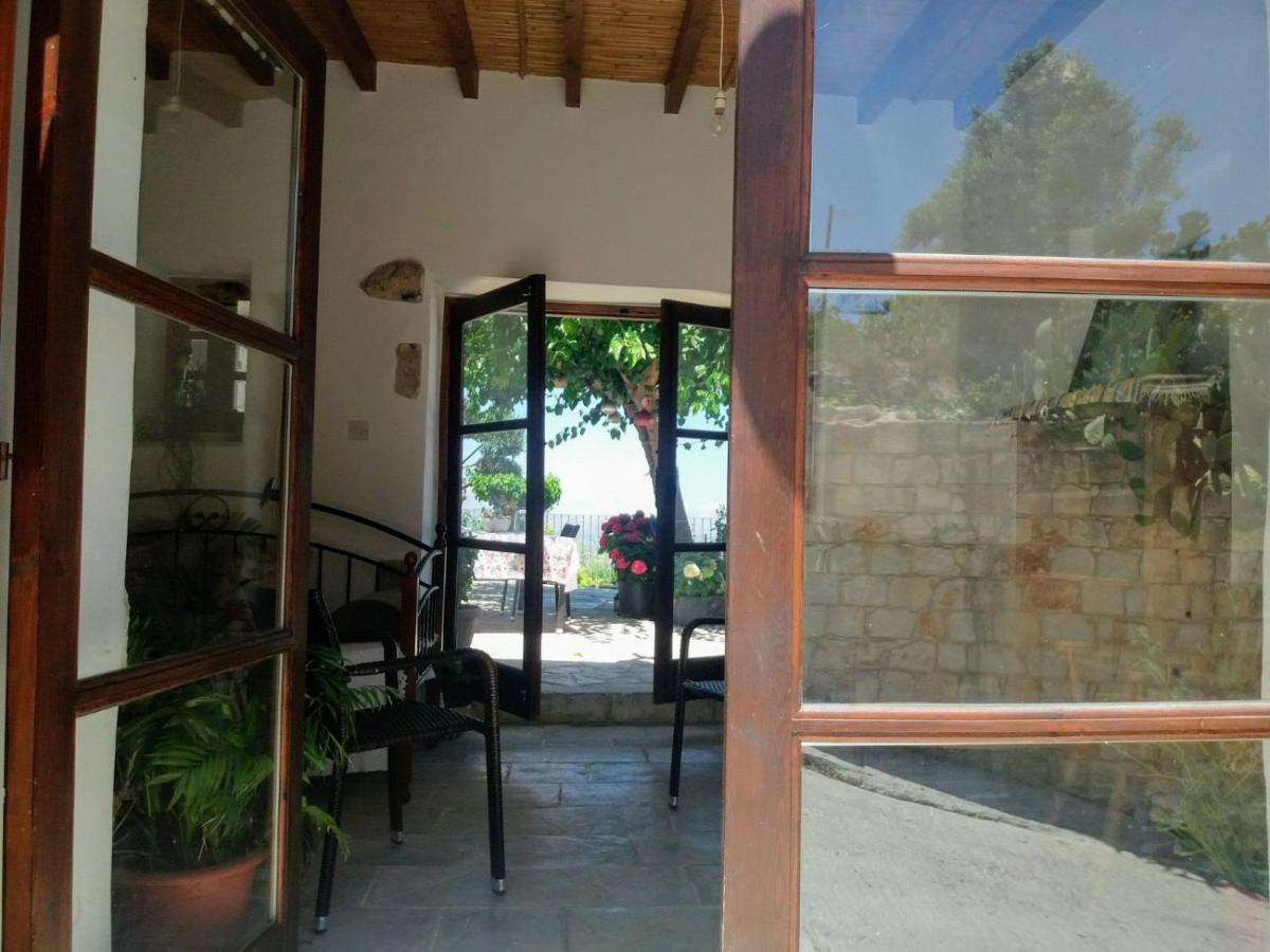 Georgia'S House Acomodação com café da manhã Fyti Exterior foto