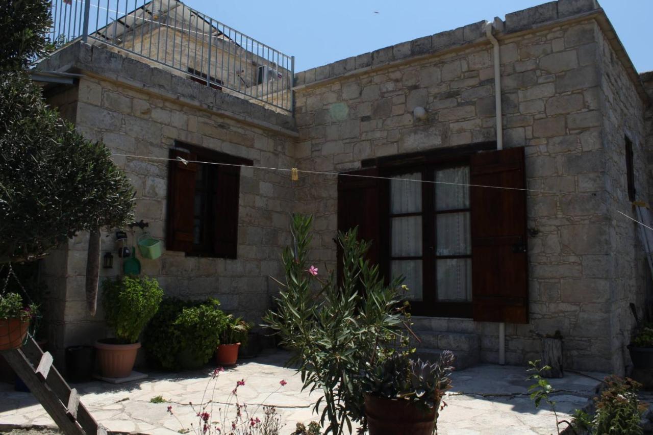 Georgia'S House Acomodação com café da manhã Fyti Exterior foto